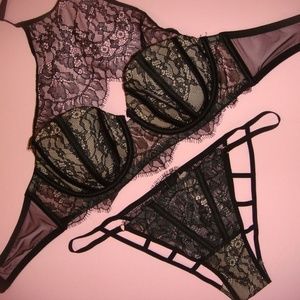 NWOT Victoria’s Secret High-Neck Bra w/ Panties